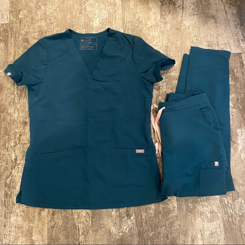 FIGS women’s scrubs Caribbean Blue